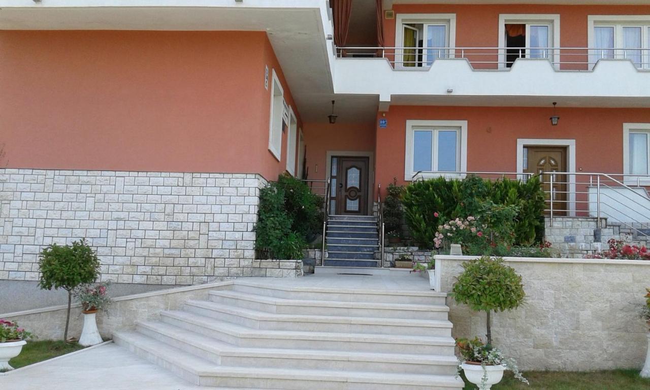 Apartments And Rooms Laura Пазин Экстерьер фото