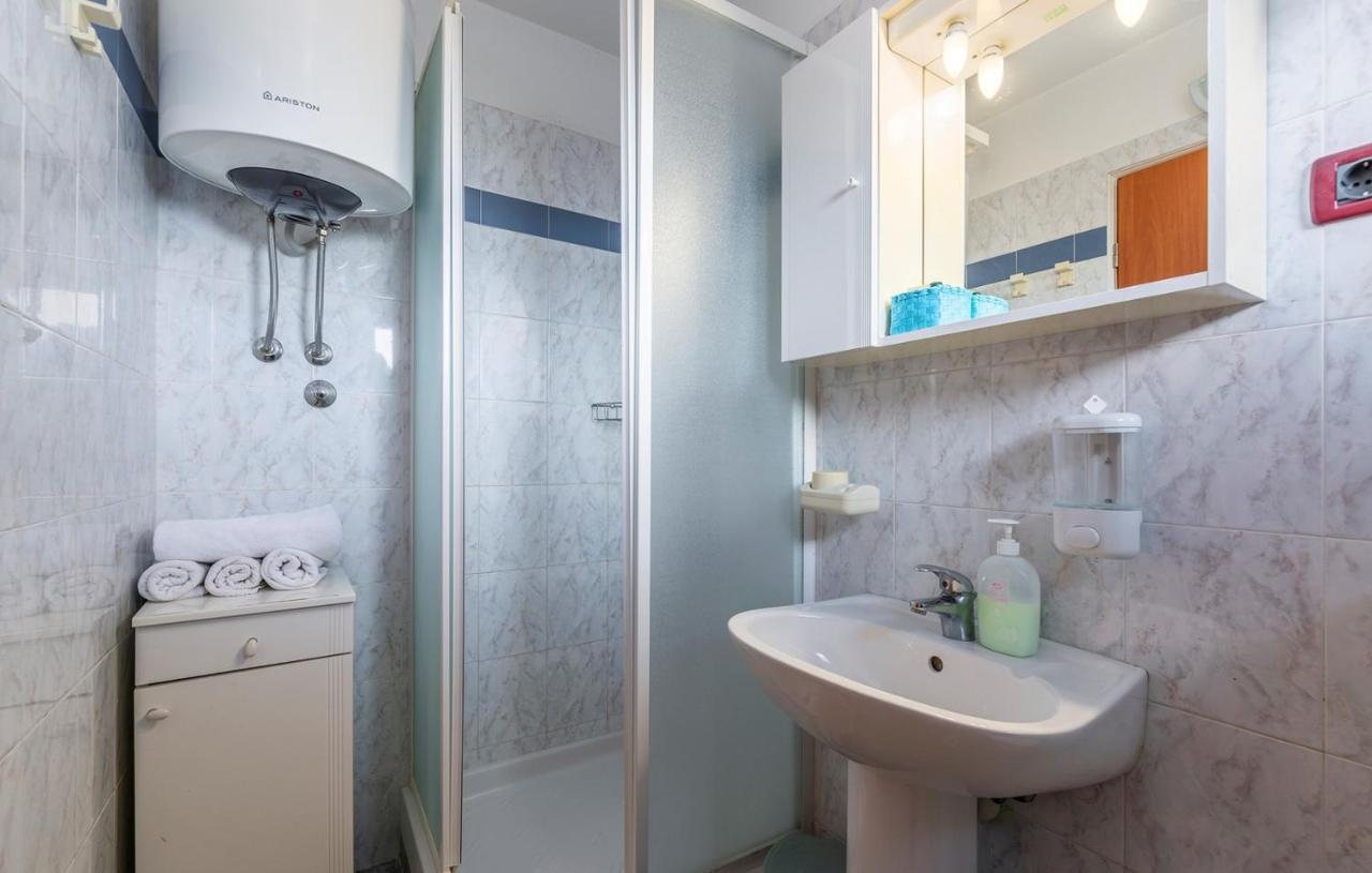 Apartments And Rooms Laura Пазин Экстерьер фото