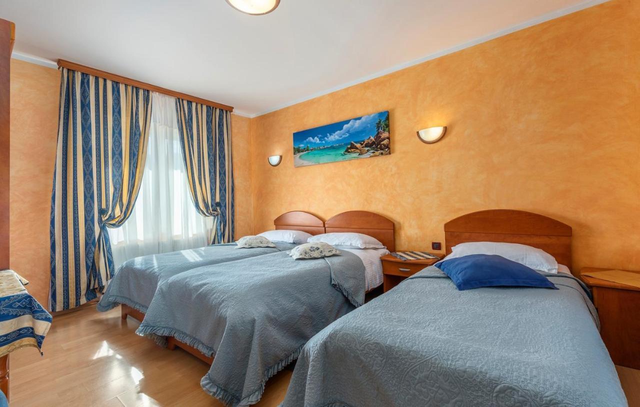 Apartments And Rooms Laura Пазин Экстерьер фото