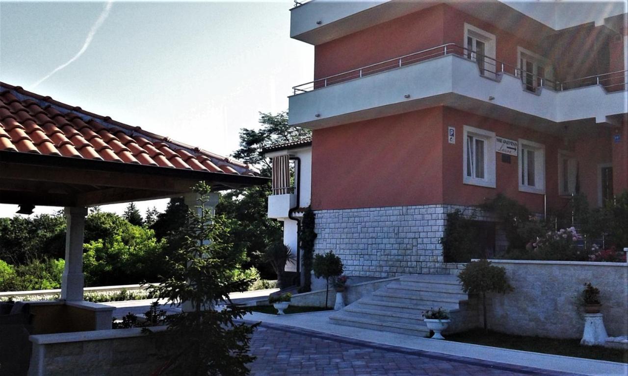 Apartments And Rooms Laura Пазин Экстерьер фото