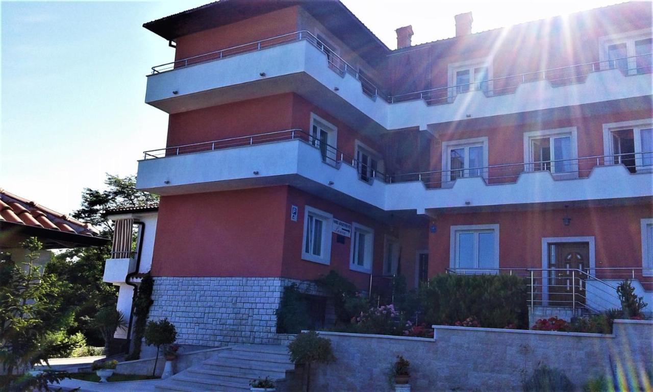 Apartments And Rooms Laura Пазин Экстерьер фото