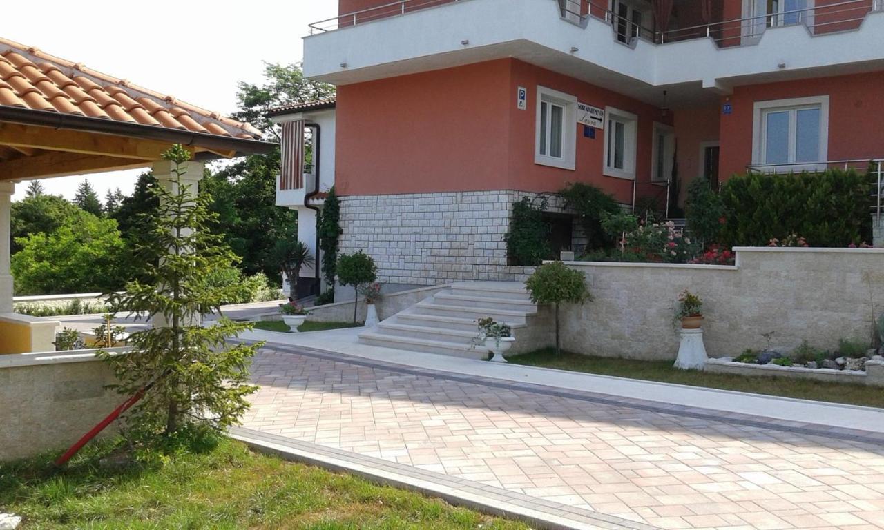 Apartments And Rooms Laura Пазин Экстерьер фото