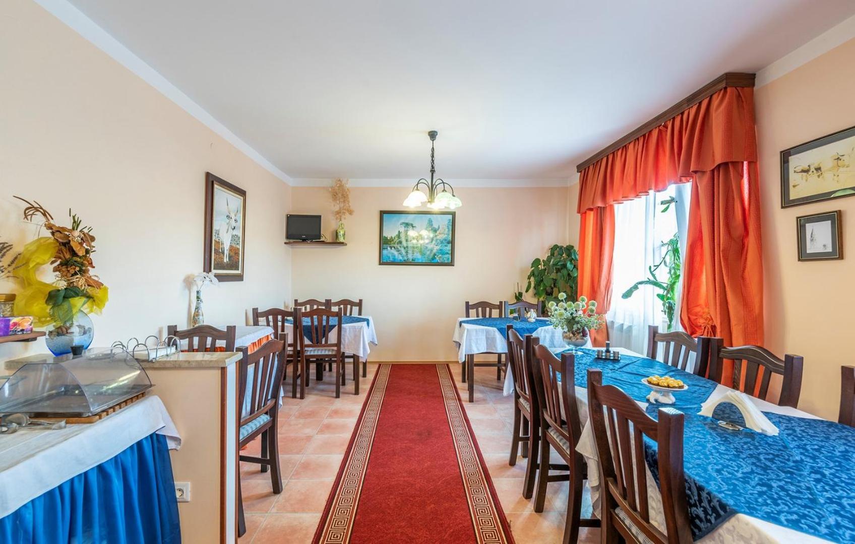 Apartments And Rooms Laura Пазин Экстерьер фото