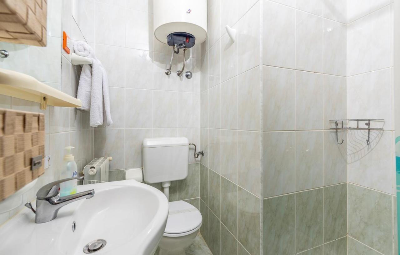 Apartments And Rooms Laura Пазин Экстерьер фото