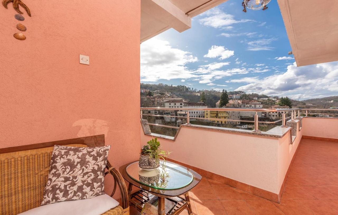 Apartments And Rooms Laura Пазин Экстерьер фото