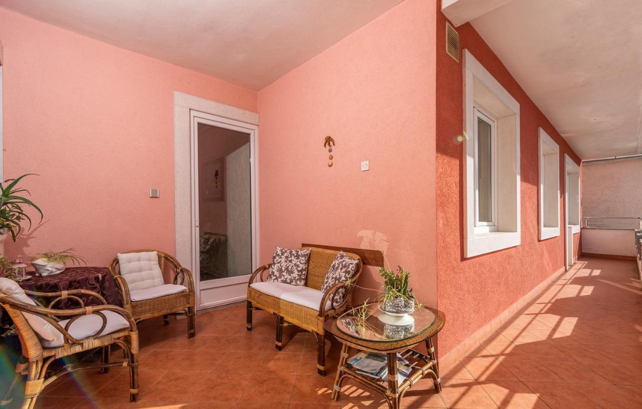 Apartments And Rooms Laura Пазин Экстерьер фото