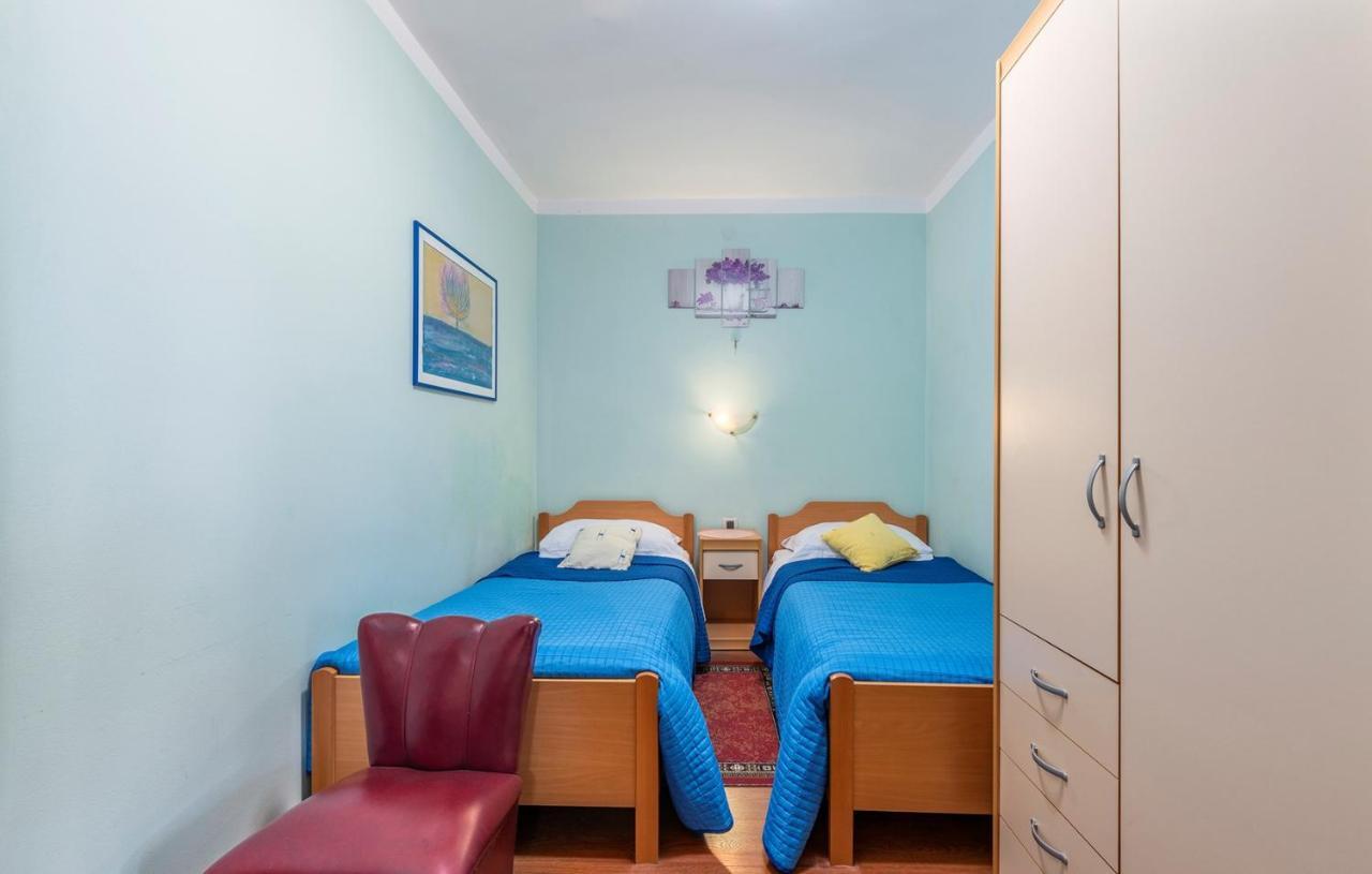 Apartments And Rooms Laura Пазин Экстерьер фото